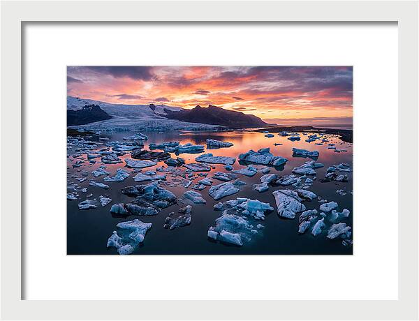 Jokulsarlon Glacier Lagoon At Sunset