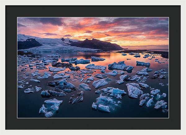 Jokulsarlon Glacier Lagoon At Sunset
