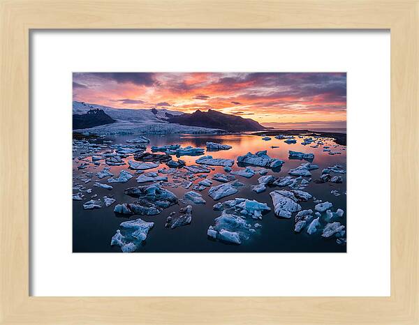 Jokulsarlon Glacier Lagoon At Sunset