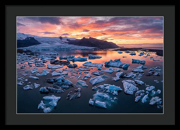 Jokulsarlon Glacier Lagoon At Sunset