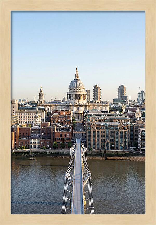 Londons Iconic St Pauls Cathedral