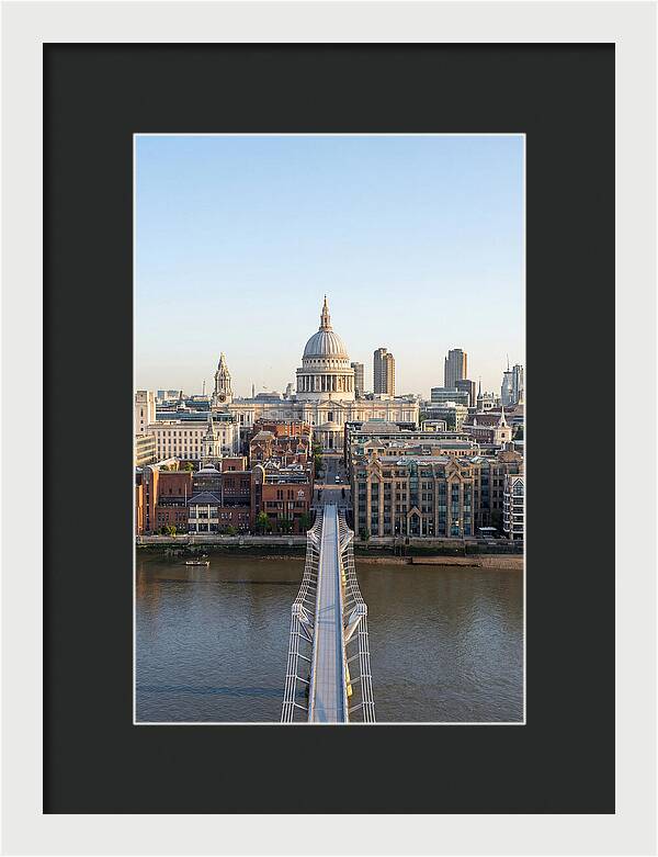 Londons Iconic St Pauls Cathedral