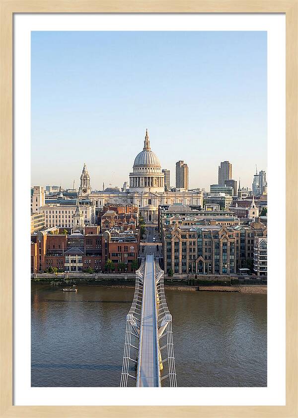 Londons Iconic St Pauls Cathedral