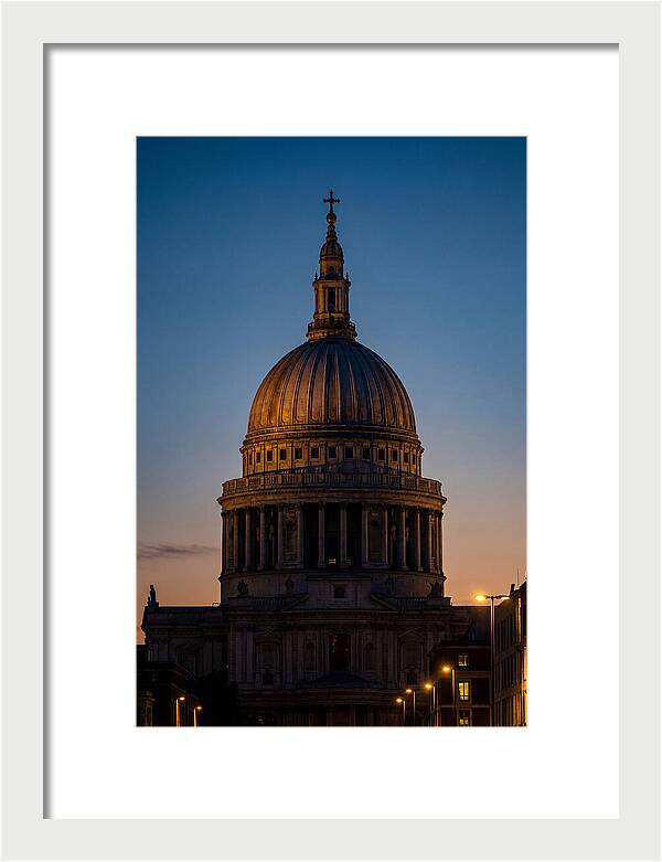 Londons Majestic St Pauls Cathedral