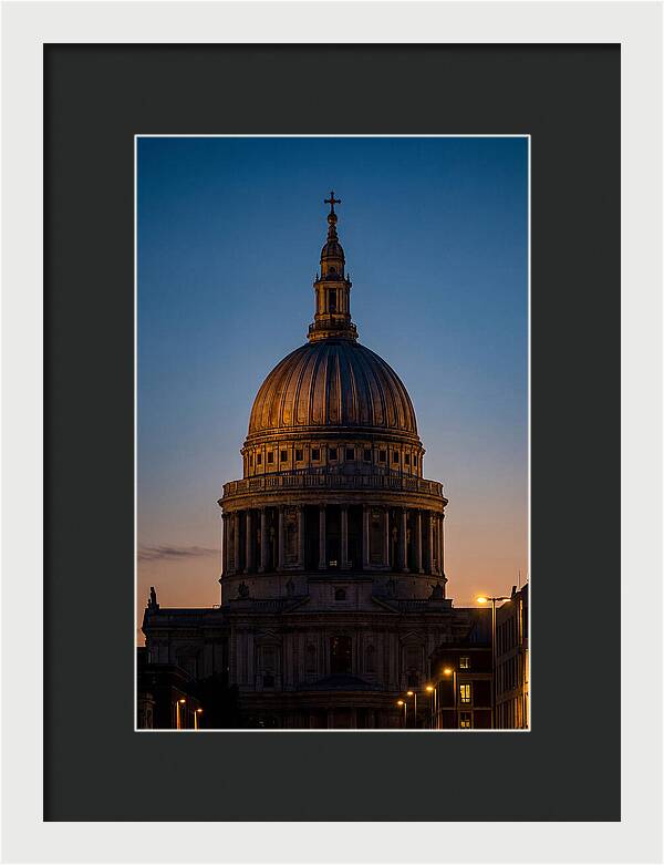 Londons Majestic St Pauls Cathedral