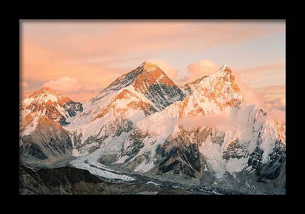 Majestic Mount Everest Vista