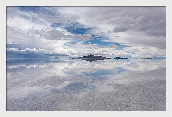 Mirrored Serenity Of Salar De Uyuni