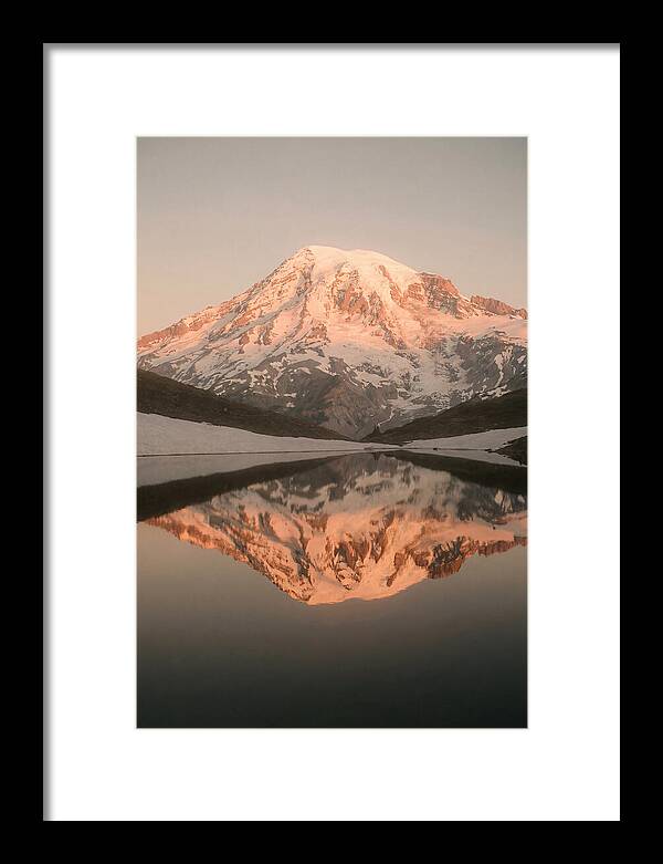 Mount Rainiers Serene Reflection
