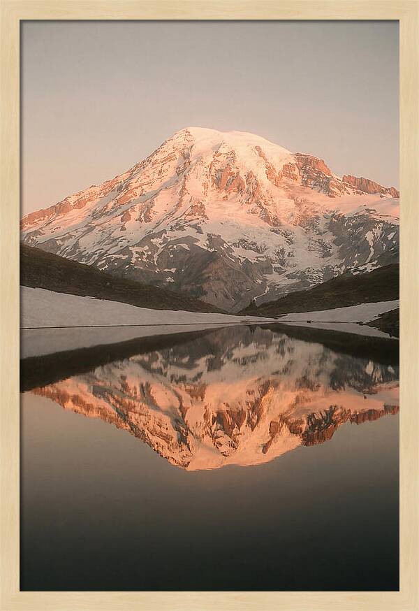 Mount Rainiers Serene Reflection