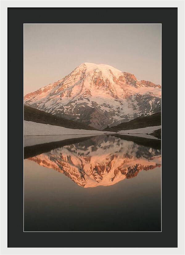 Mount Rainiers Serene Reflection