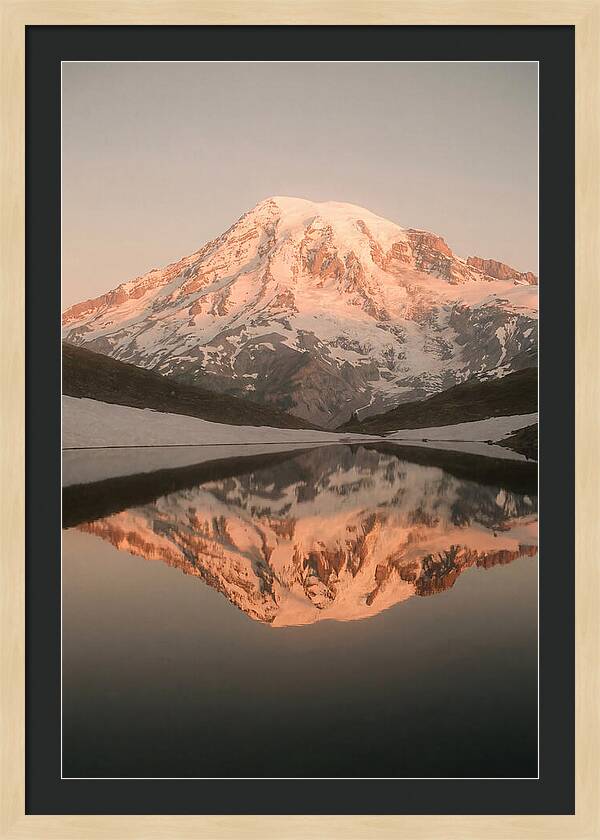 Mount Rainiers Serene Reflection