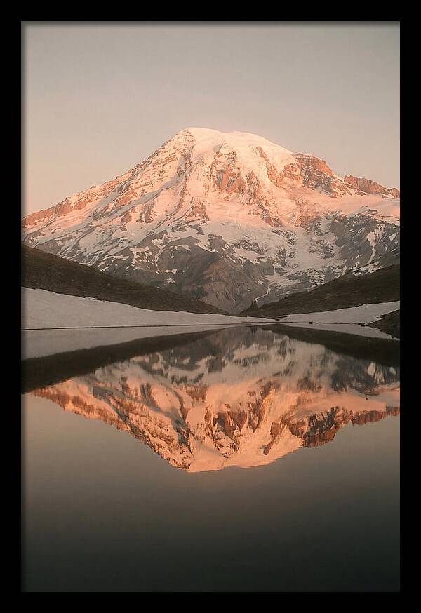 Mount Rainiers Serene Reflection