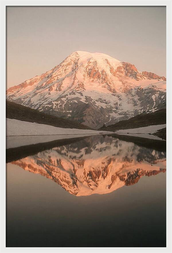 Mount Rainiers Serene Reflection
