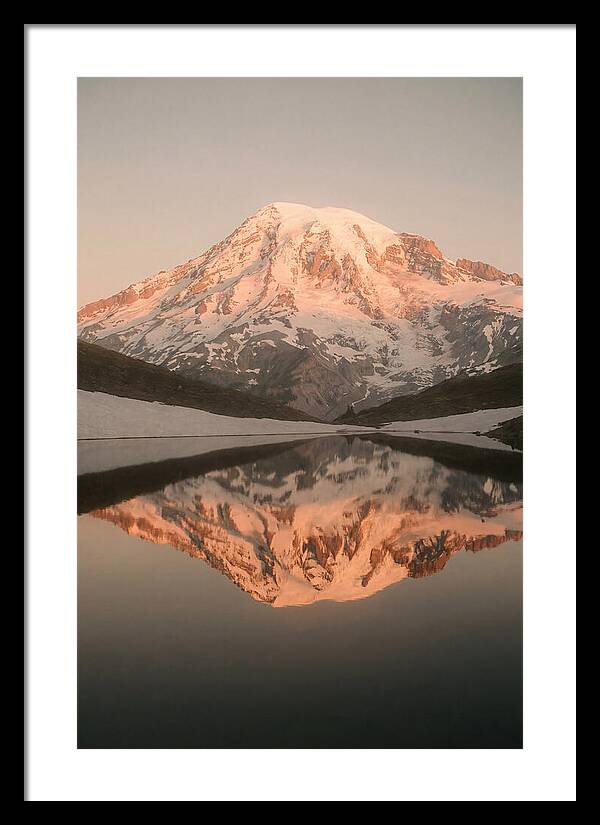 Mount Rainiers Serene Reflection