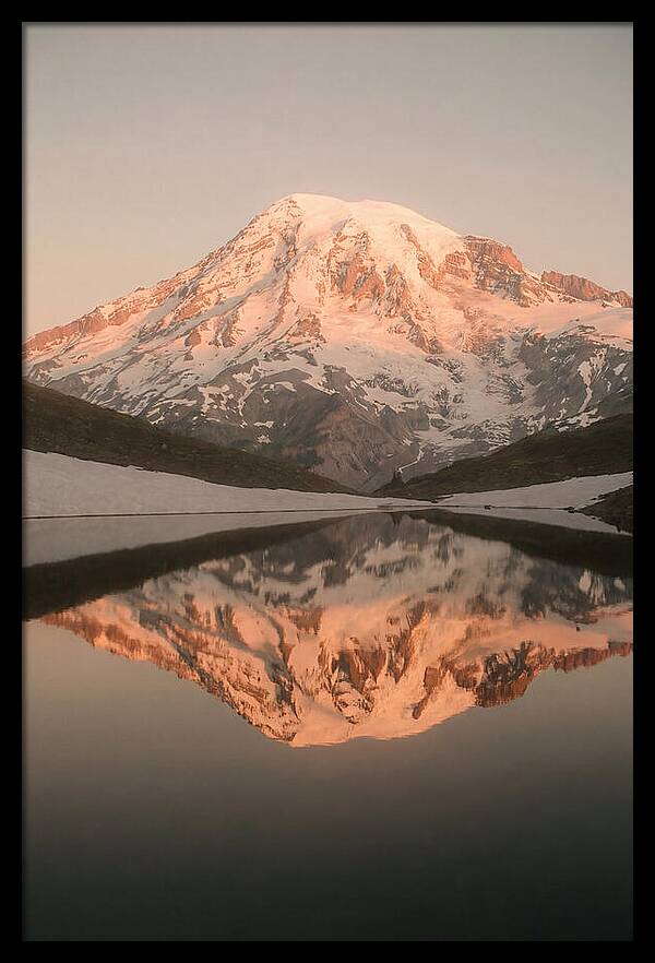 Mount Rainiers Serene Reflection