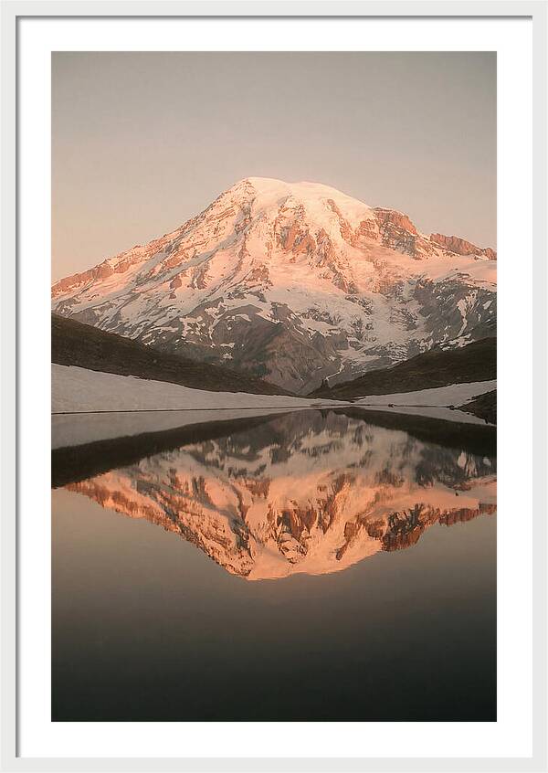 Mount Rainiers Serene Reflection