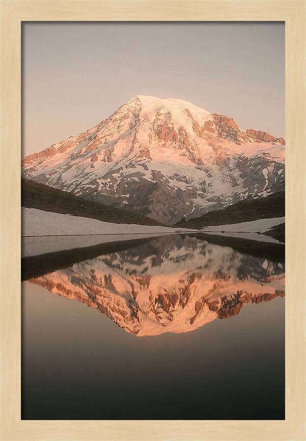 Mount Rainiers Serene Reflection