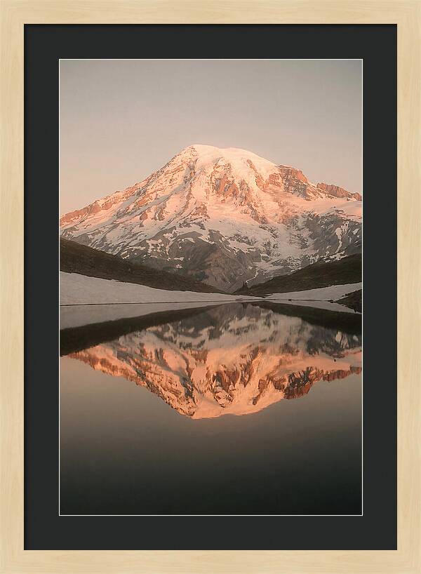 Mount Rainiers Serene Reflection