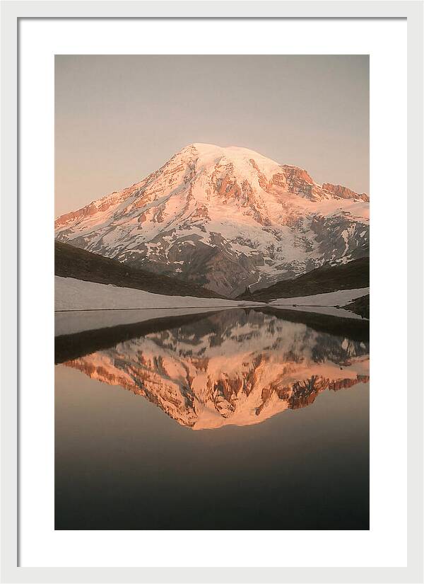 Mount Rainiers Serene Reflection