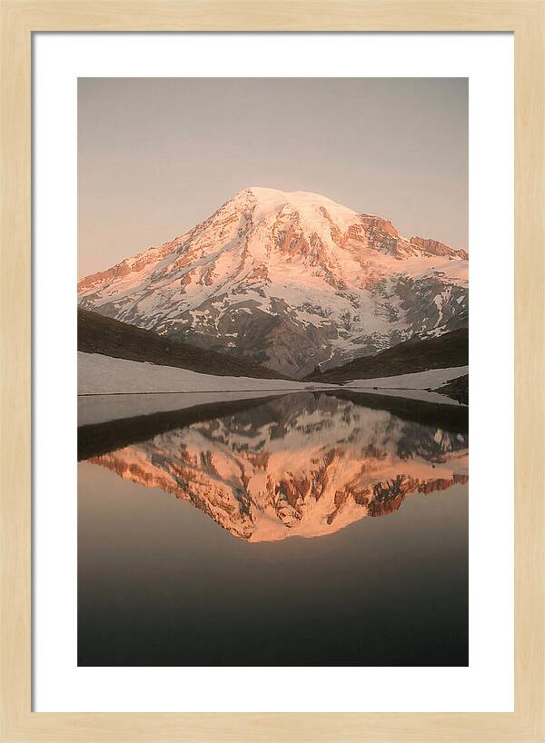 Mount Rainiers Serene Reflection