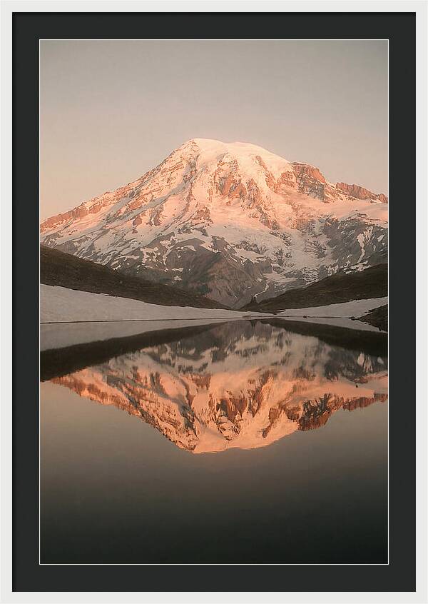 Mount Rainiers Serene Reflection