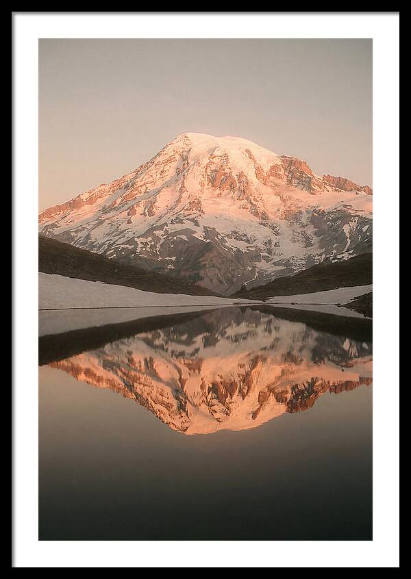 Mount Rainiers Serene Reflection