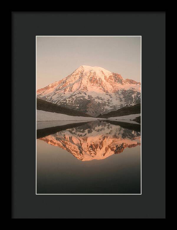 Mount Rainiers Serene Reflection