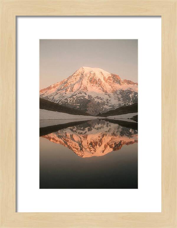 Mount Rainiers Serene Reflection