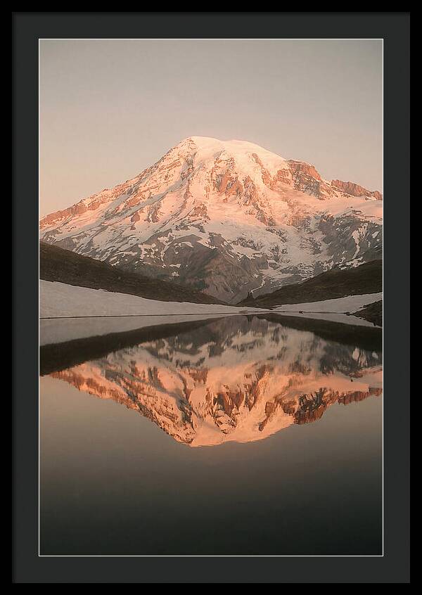 Mount Rainiers Serene Reflection