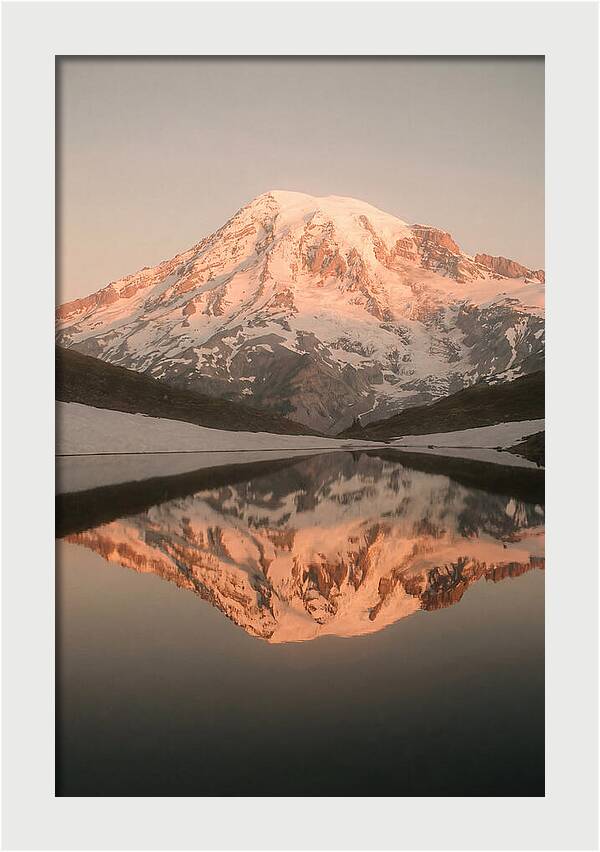 Mount Rainiers Serene Reflection