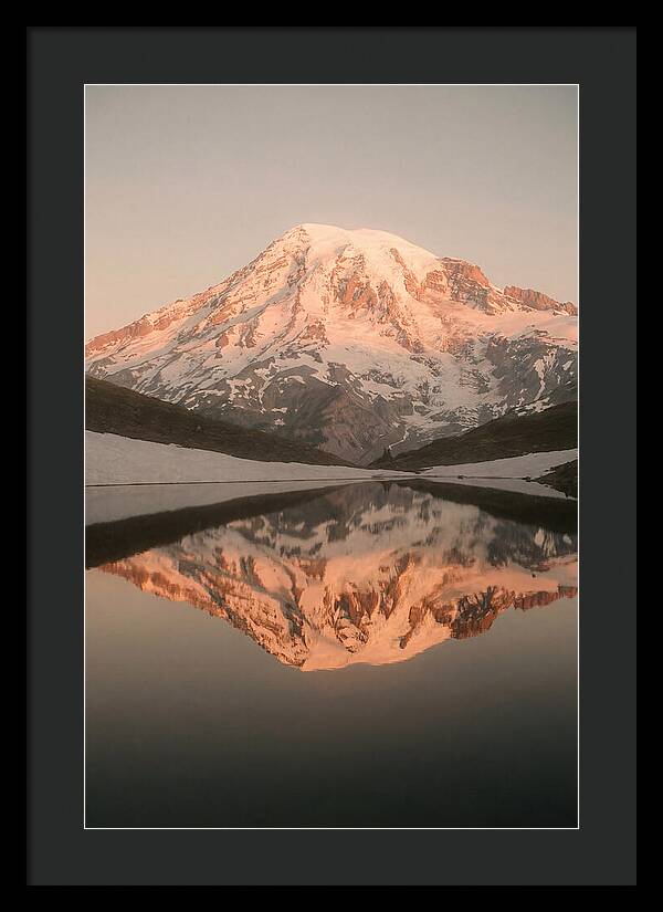 Mount Rainiers Serene Reflection