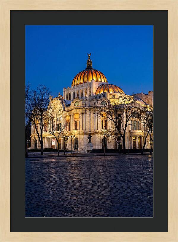 Palacio De Bellas Artes At Dusk