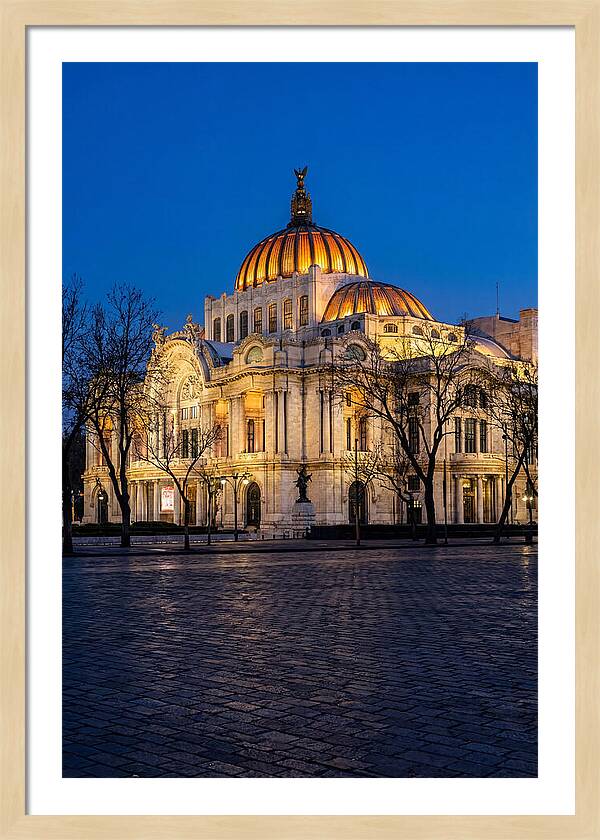 Palacio De Bellas Artes At Dusk
