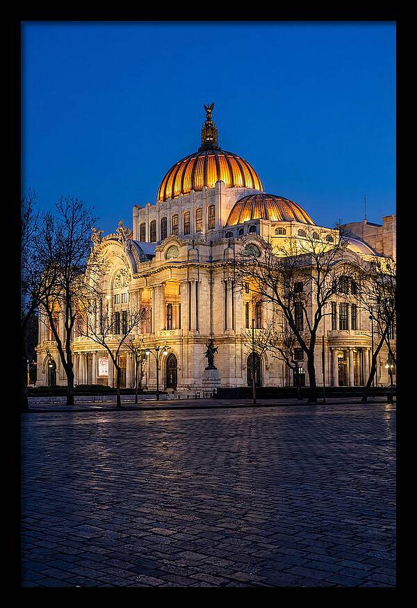 Palacio De Bellas Artes At Dusk
