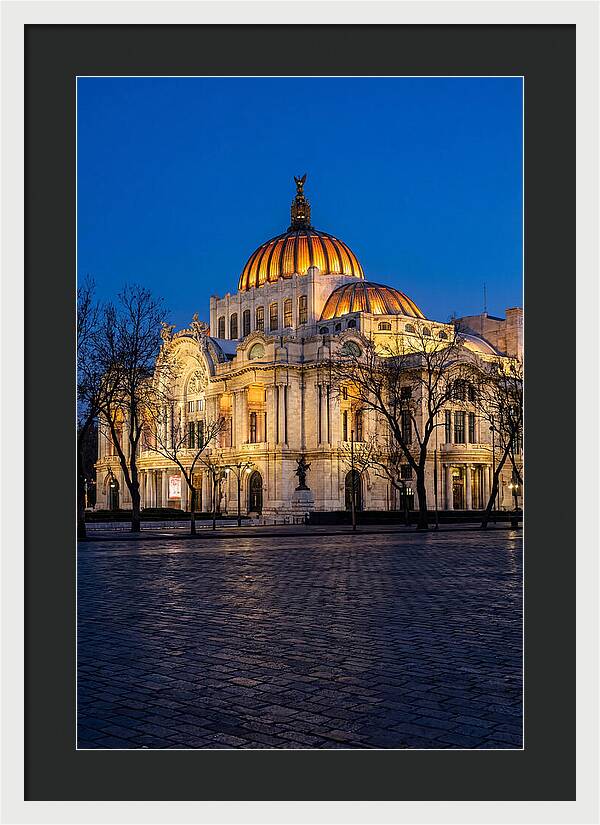 Palacio De Bellas Artes At Dusk