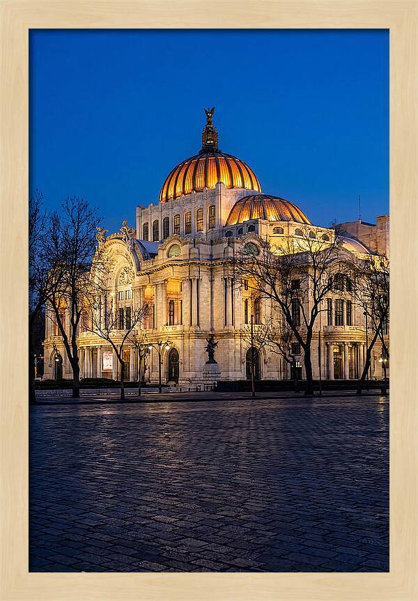 Palacio De Bellas Artes At Dusk