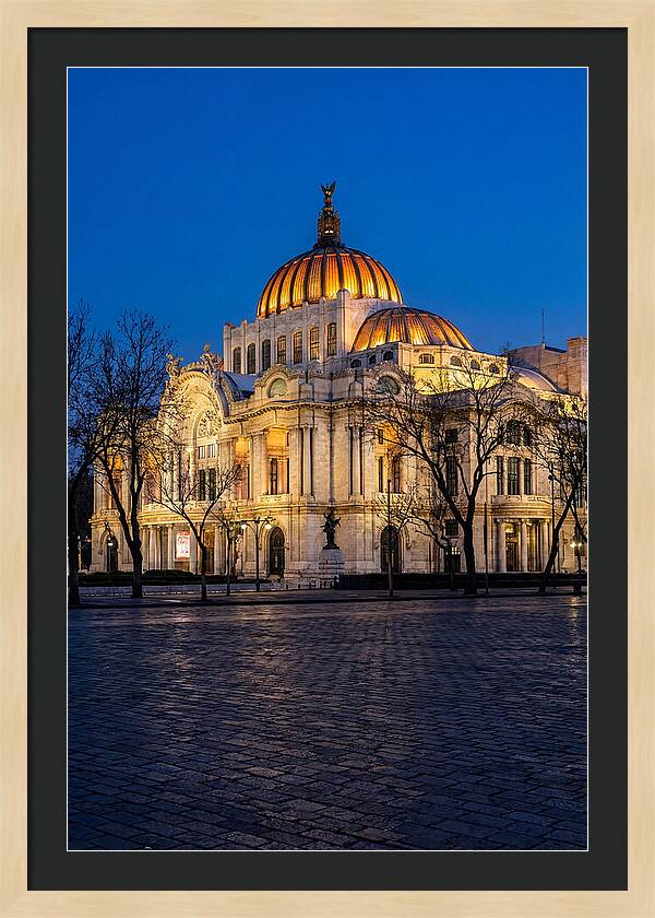 Palacio De Bellas Artes At Dusk