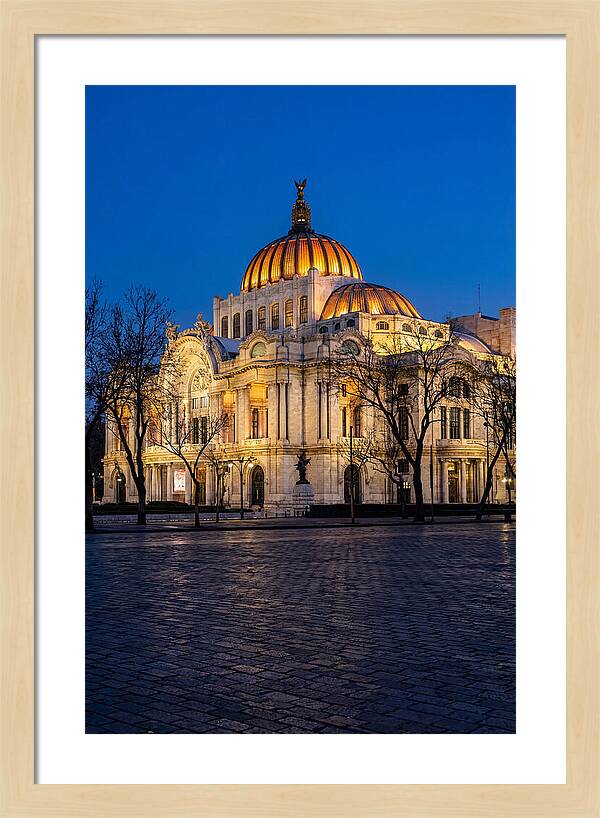 Palacio De Bellas Artes At Dusk