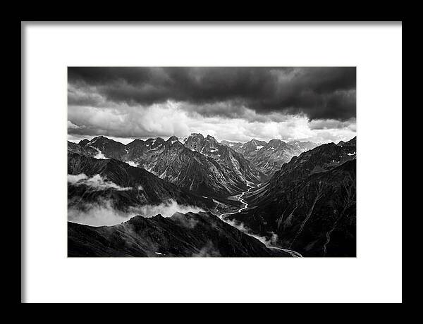 Ridge Vista In Black And White