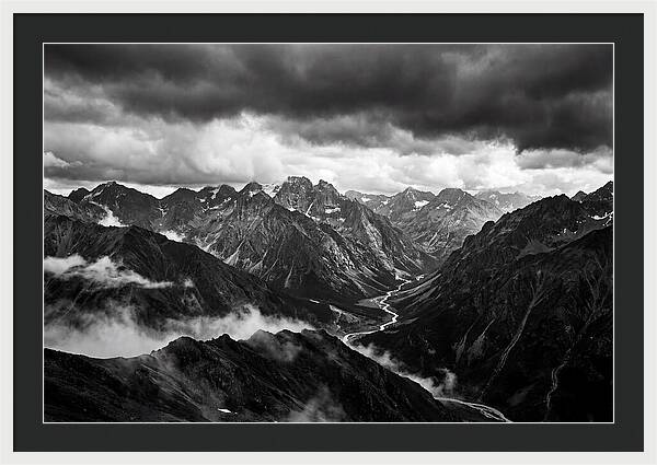 Ridge Vista In Black And White