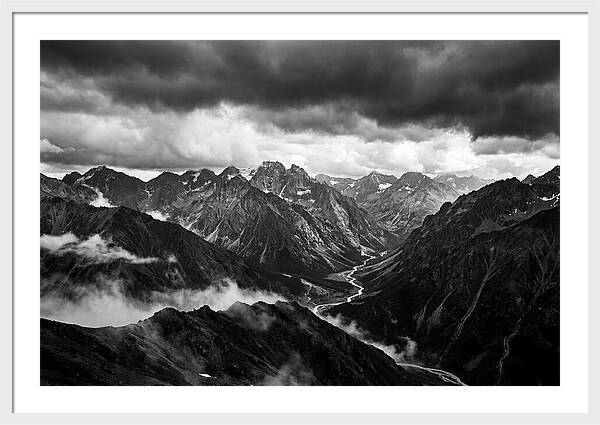 Ridge Vista In Black And White