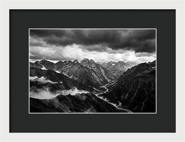 Ridge Vista In Black And White