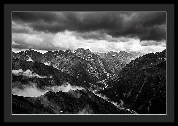 Ridge Vista In Black And White