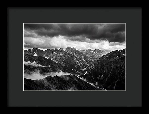Ridge Vista In Black And White