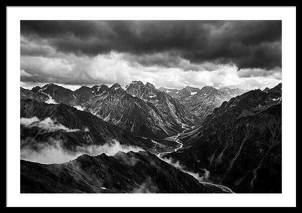 Ridge Vista In Black And White