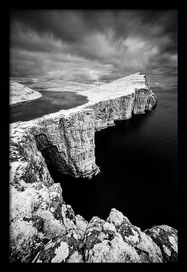Serene Cliffs Above Lake Srvgsvatn