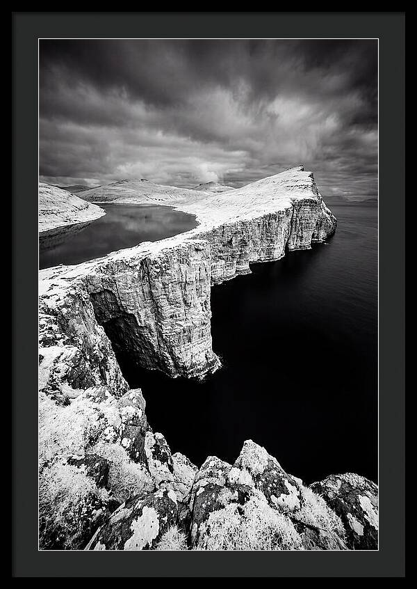 Serene Cliffs Above Lake Srvgsvatn