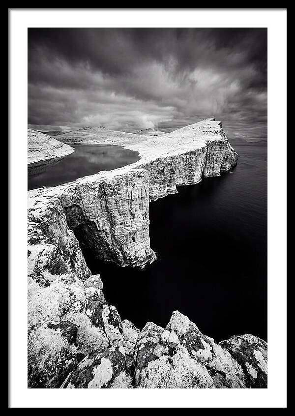 Serene Cliffs Above Lake Srvgsvatn