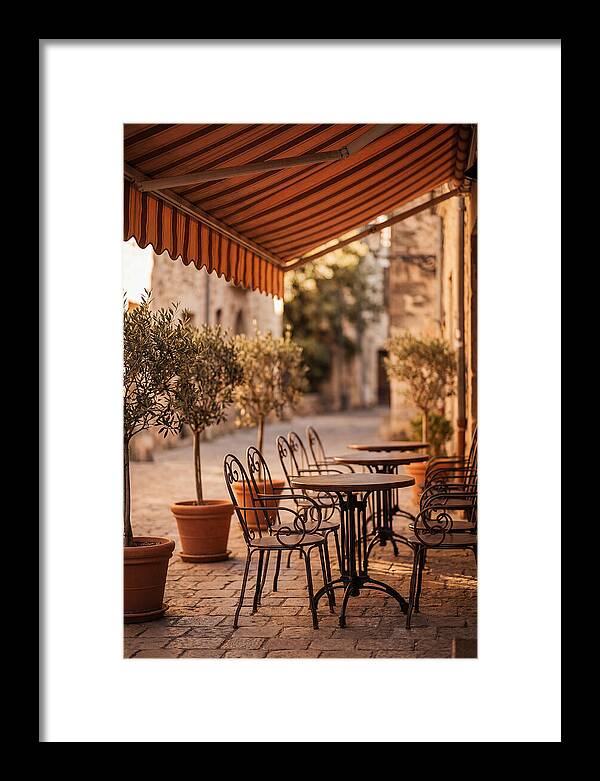 Sidewalk Caf Serenity