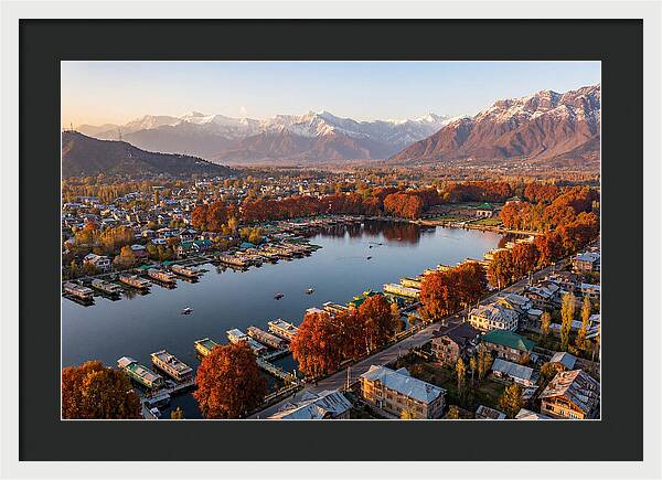 Srinagar Serenity Over Dal Lake